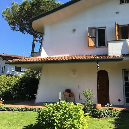 Holiday home Villetta Cinquale Esterno foto