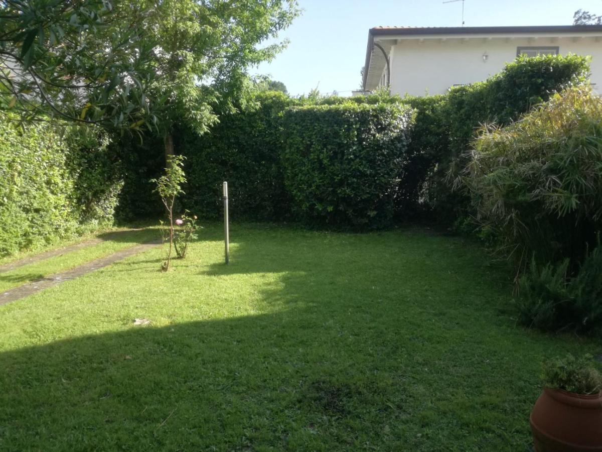 Holiday home Villetta Cinquale Esterno foto